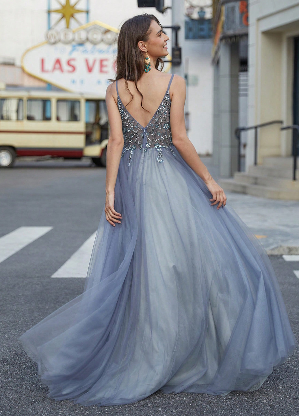 Серо-голубое вечернее платье с пышной юбкой, с открытой спиной SHEIN однотонное