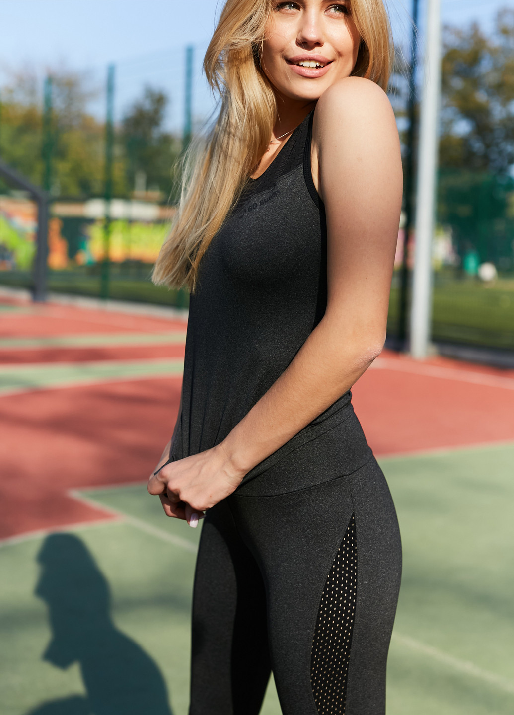 Женский спортивный костюм (комплект: майка + леггинсы) для занятий спортом GF SPORT брючный однотонный тёмно-серый спортивный полиэстер