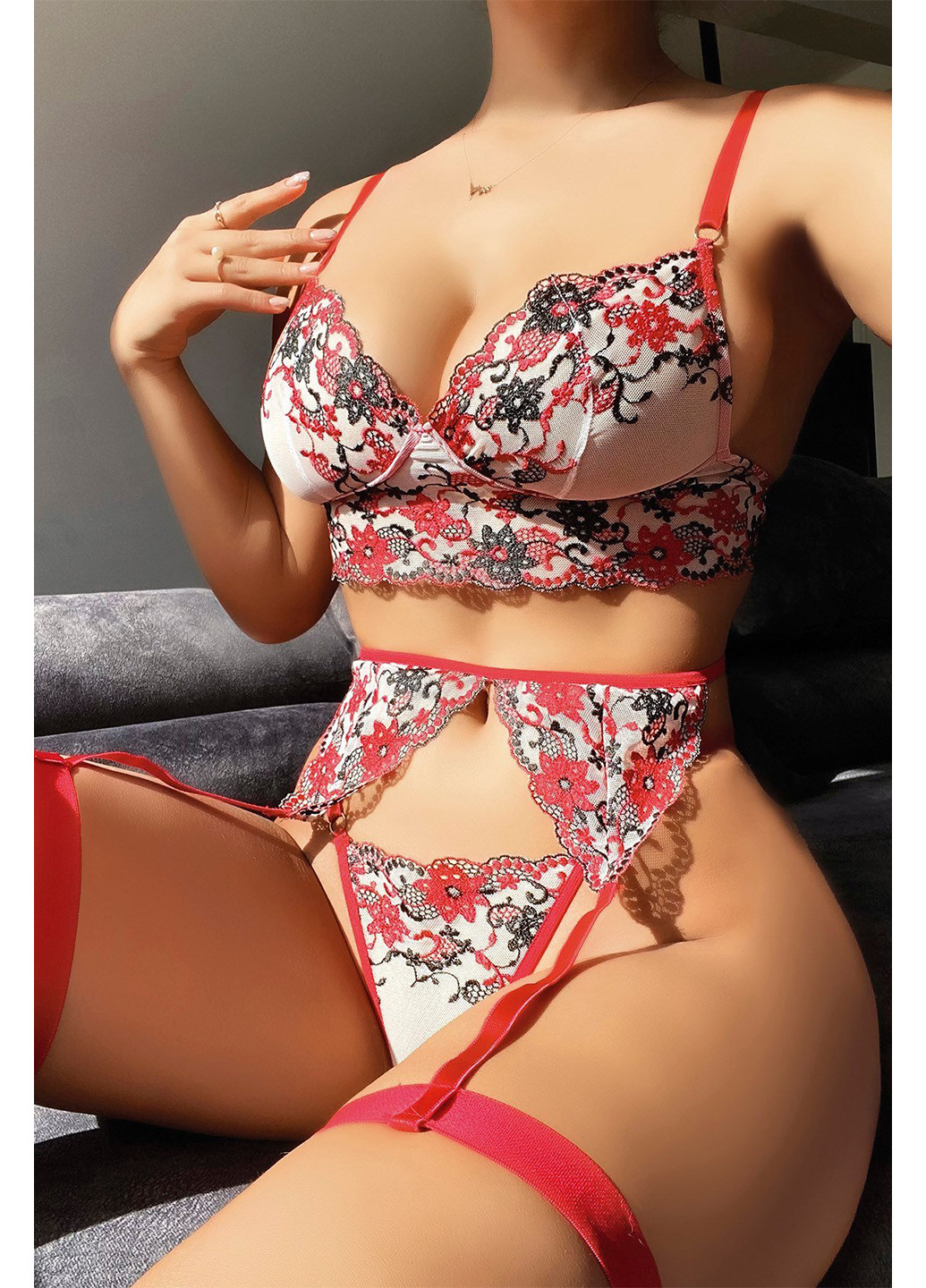 Білий демісезонний комплект (бюстгальтер, трусики, пояс) NIGHTLIGHT