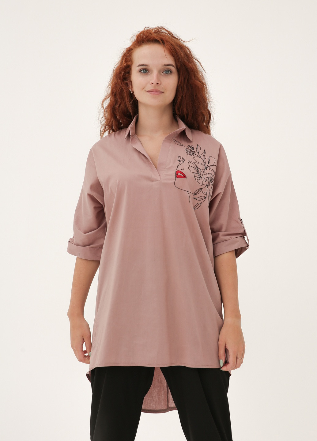 Бежевая демисезонная рубашка-туника оверсайз с модной вышивкой INNOE Блузка
