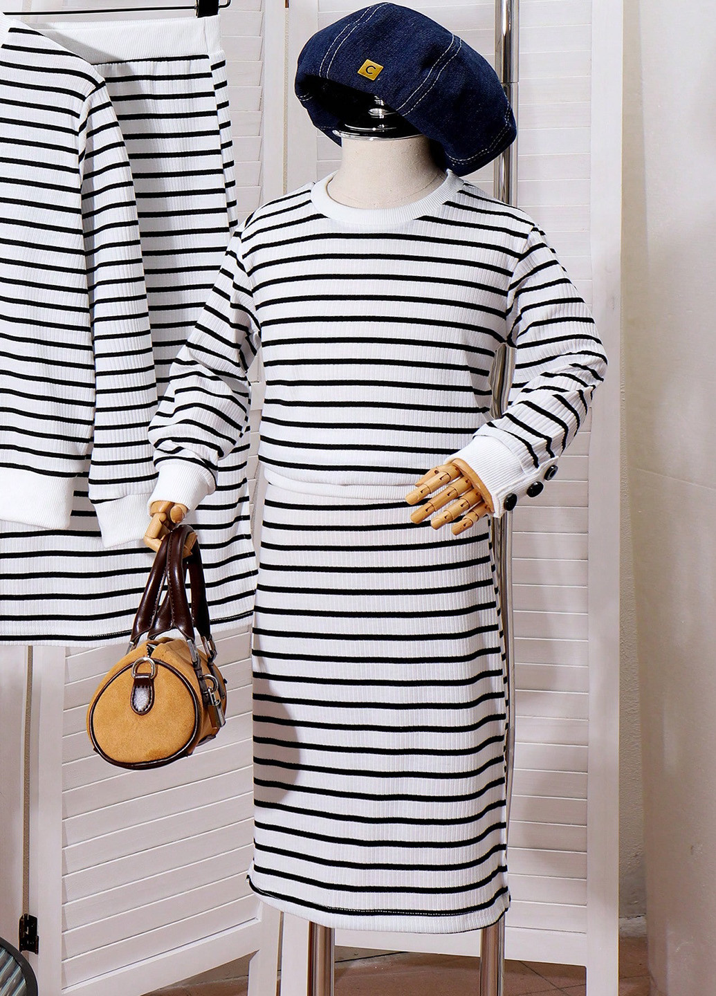 Белый демисезонный костюм (джмемпер, юбка) юбочный SHEIN