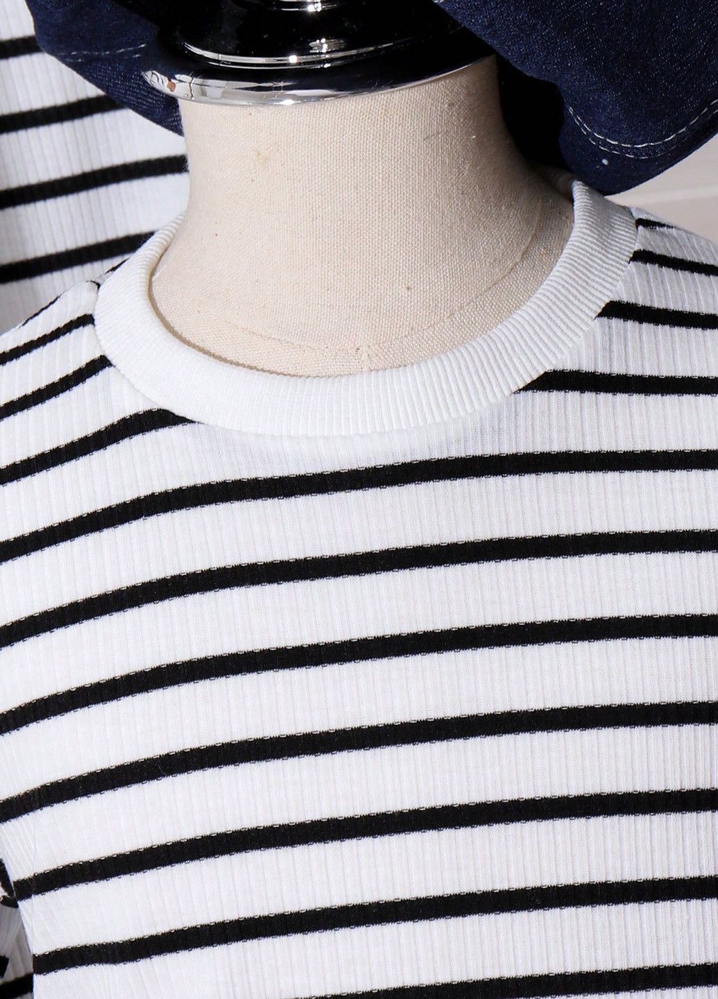 Белый демисезонный костюм (джмемпер, юбка) юбочный SHEIN