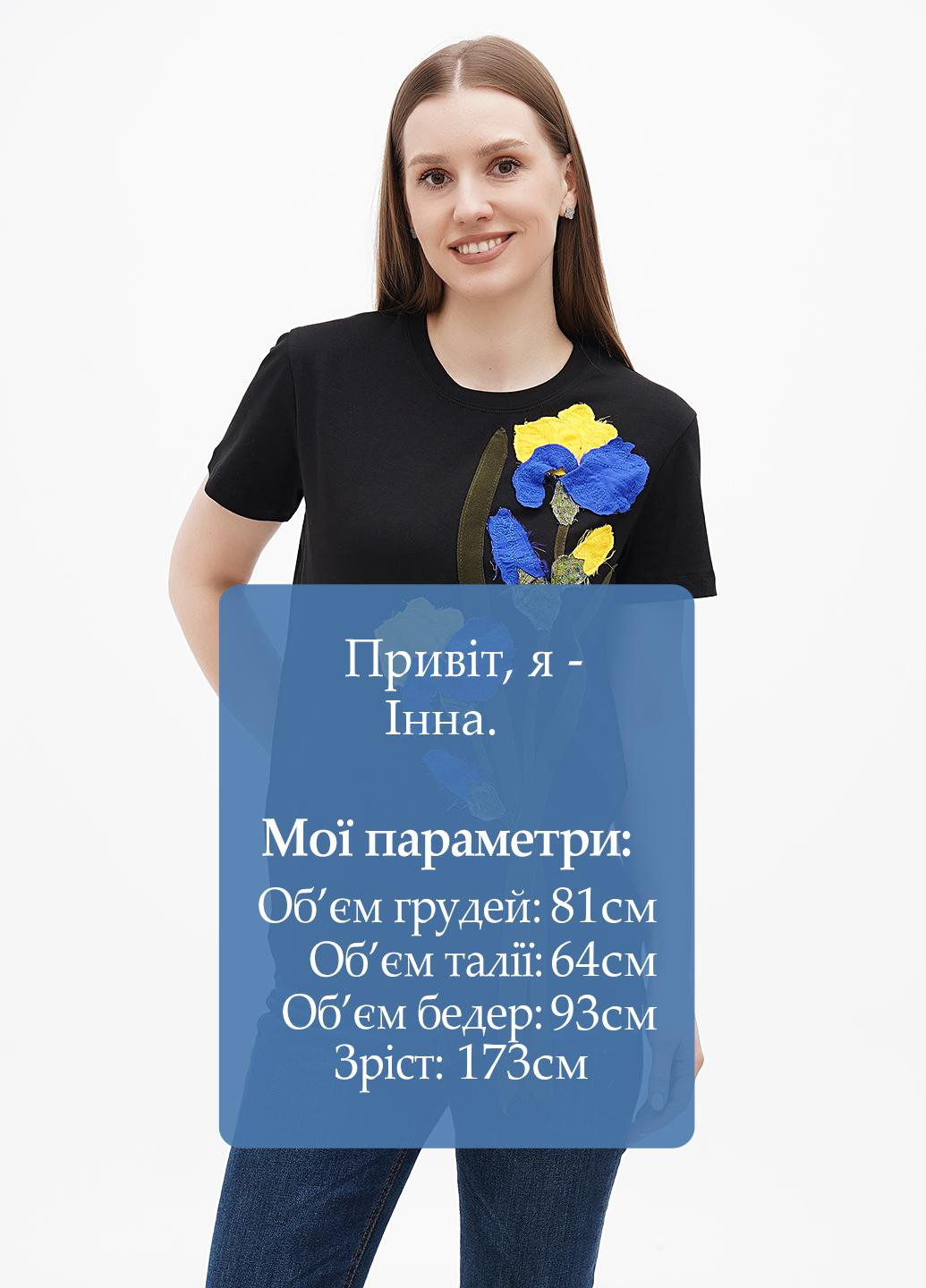 Черная всесезон футболка Nora Kvittin