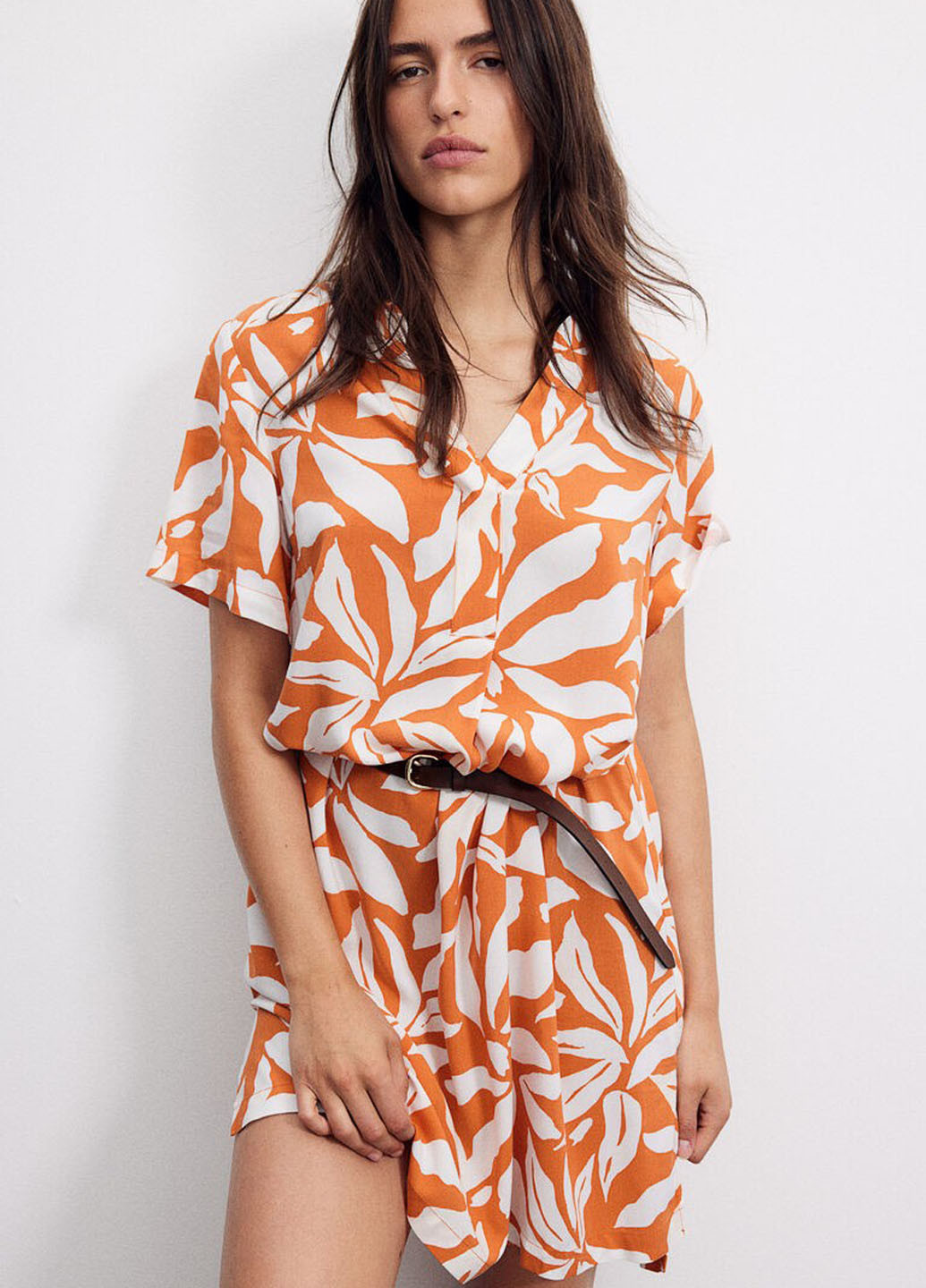 Помаранчева кежуал сукня H&M з абстрактним візерунком