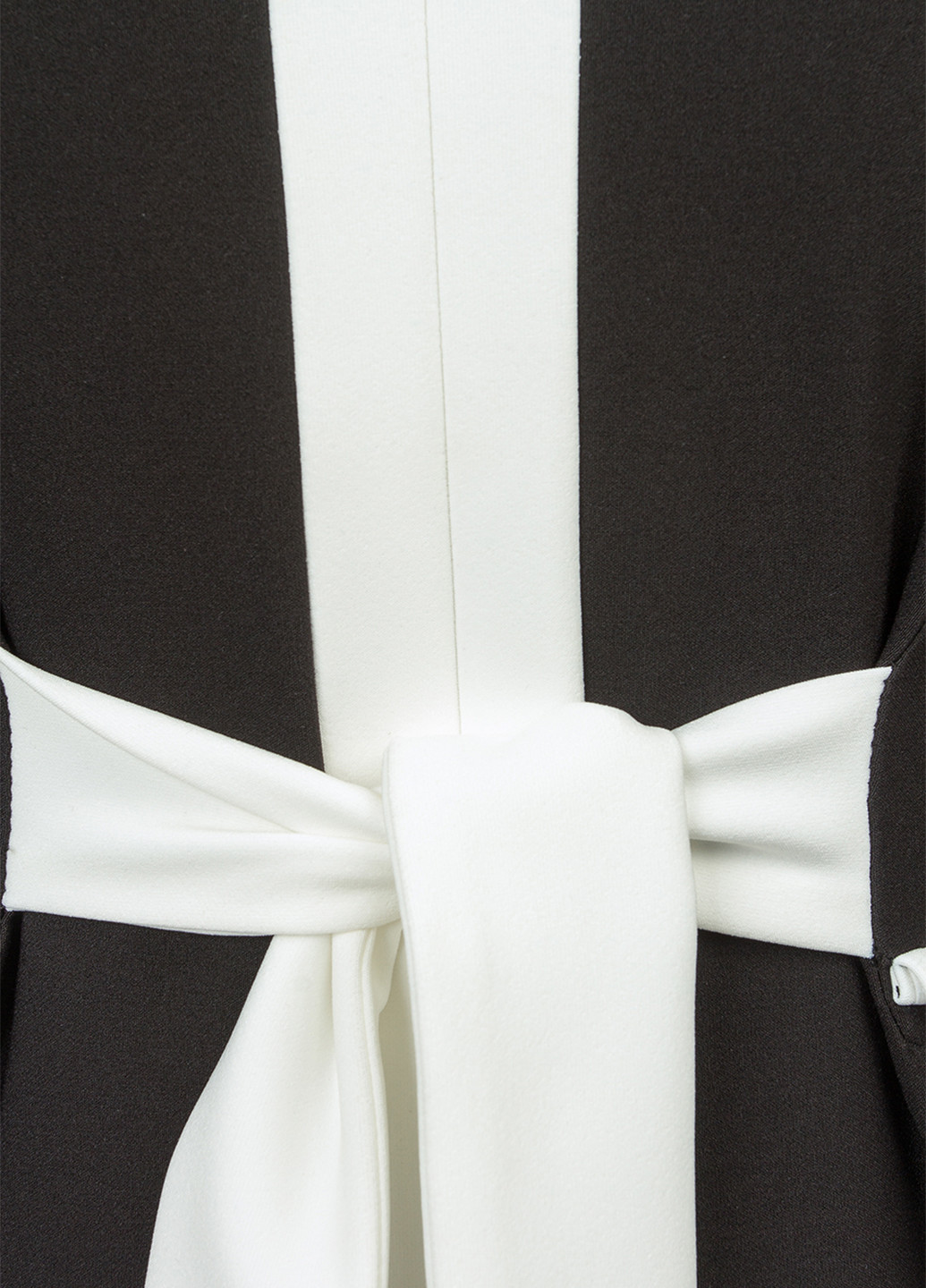 Черно-белое деловое платье футляр BGL однотонное