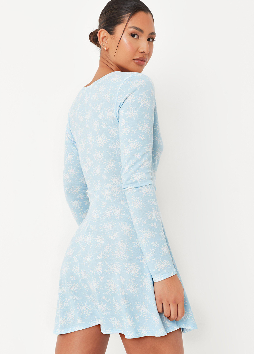 Голубое кэжуал платье на запах Missguided с цветочным принтом