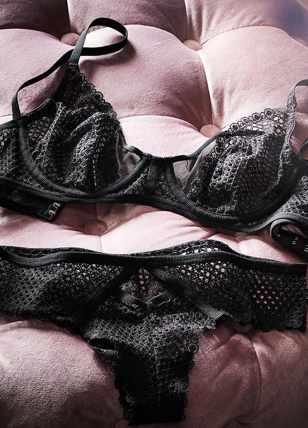 Чёрный бюстгальтер Victoria's Secret с косточками кружево, полиамид