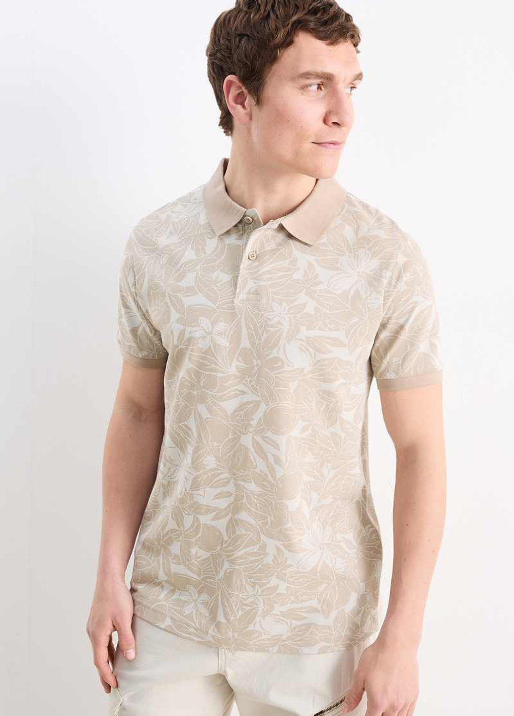 Бежевая футболка-поло для мужчин C&A с цветочным принтом