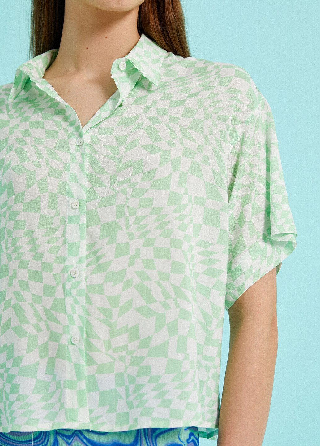 Зеленая кэжуал рубашка с абстрактным узором KOTON