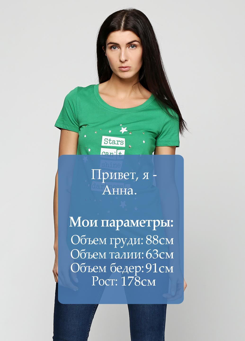 Зеленая летняя футболка Moschino