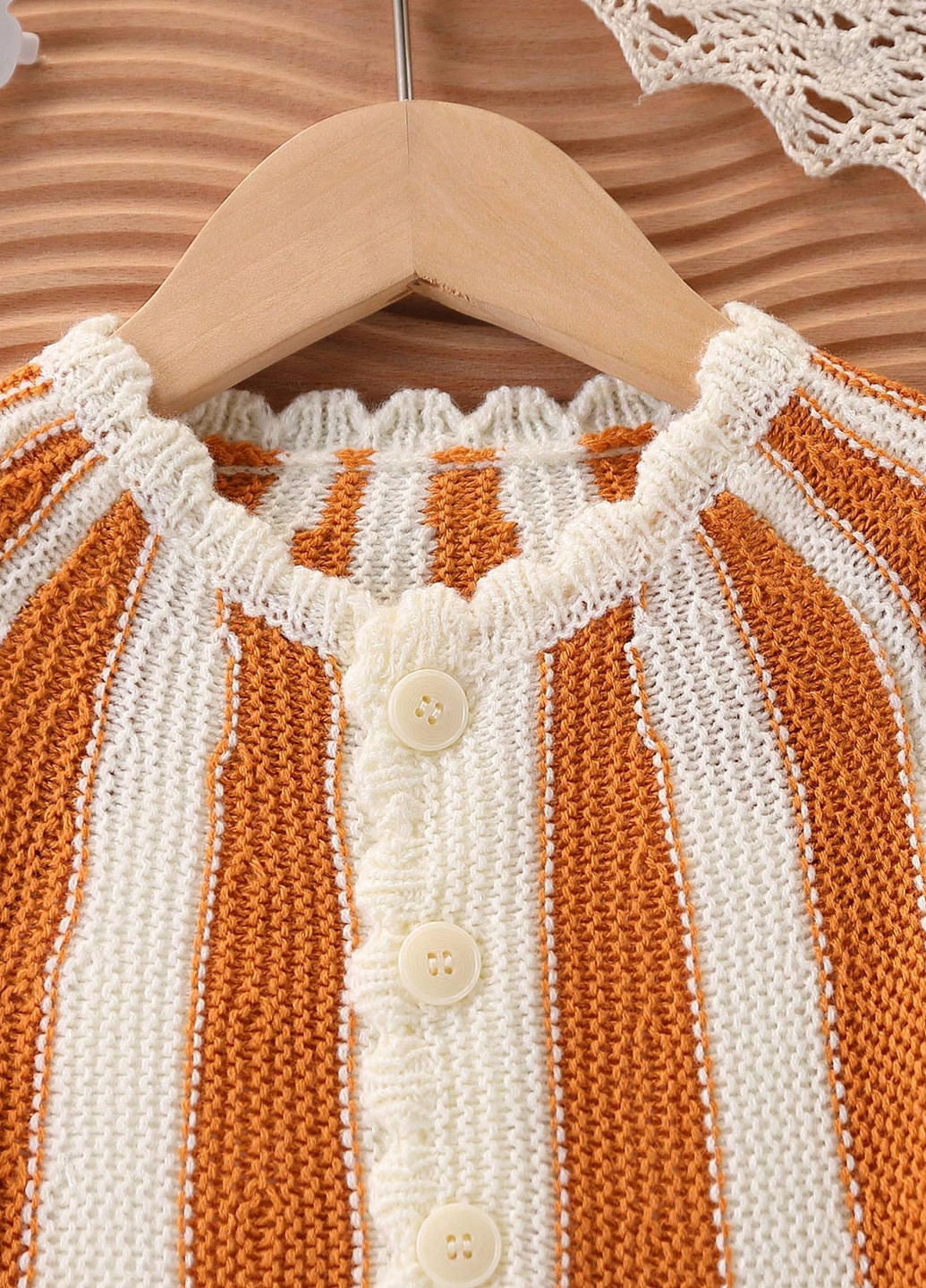 Оранжевый демисезонный комплект (кофта, шорты) SHEIN