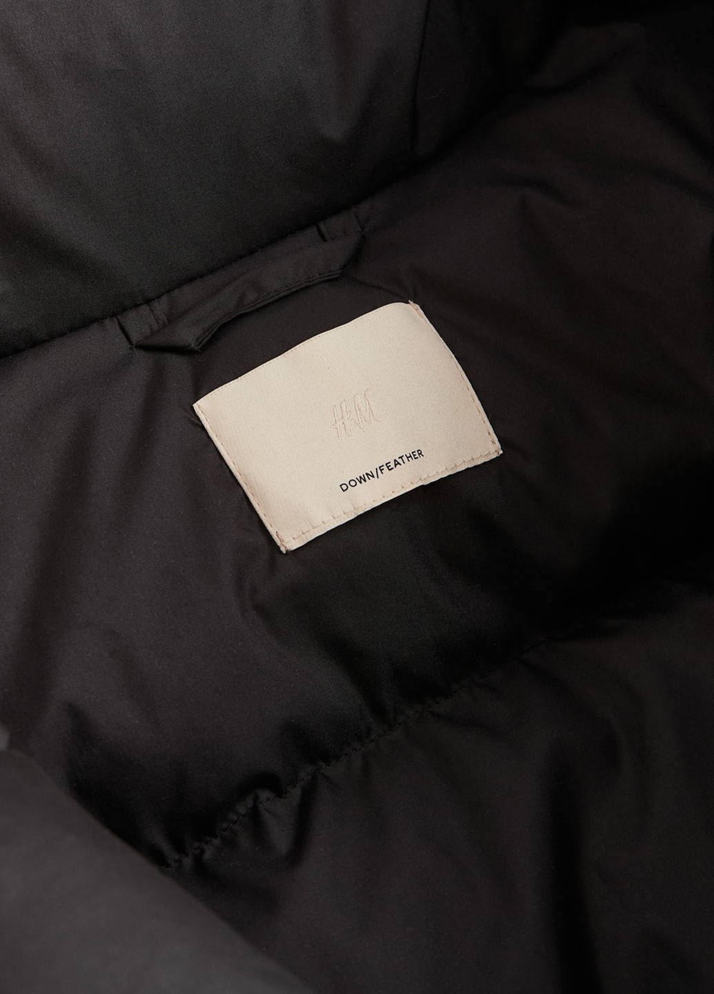 Чорна зимня куртка H&M