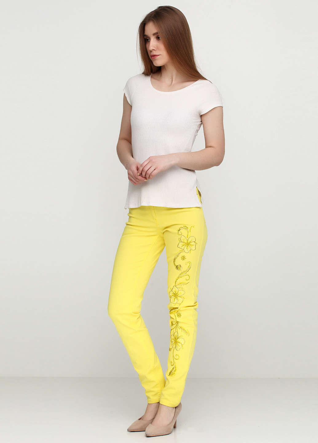 Желтые кэжуал демисезонные брюки Sassofono