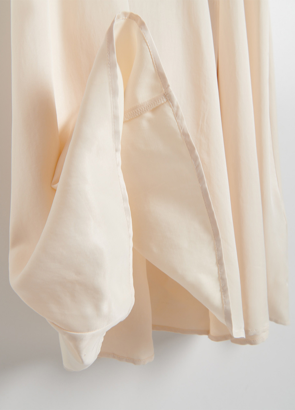 Светло-бежевое кэжуал платье клеш Reserved однотонное