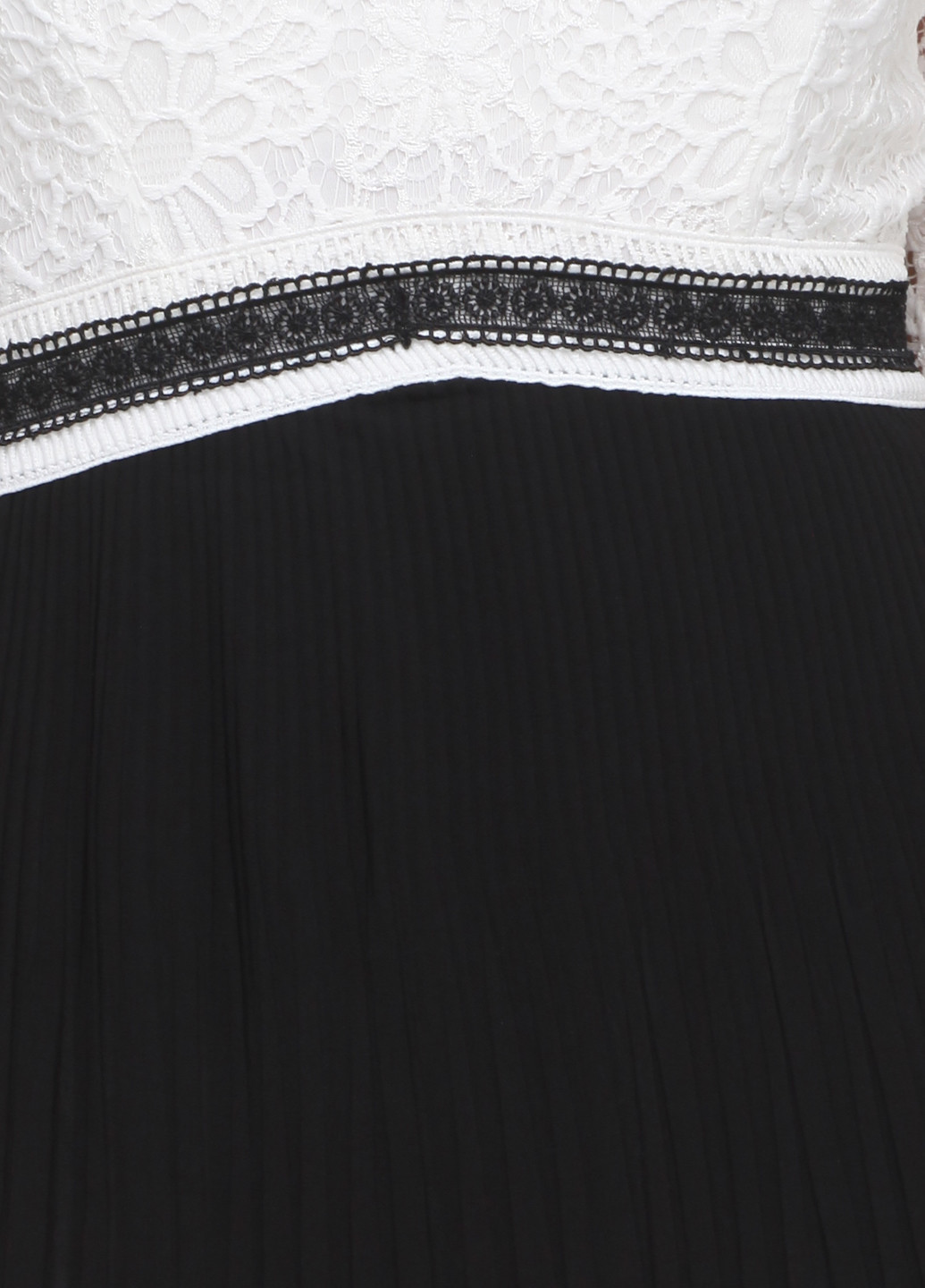 Черно-белое кэжуал платье плиссированное Sassofono
