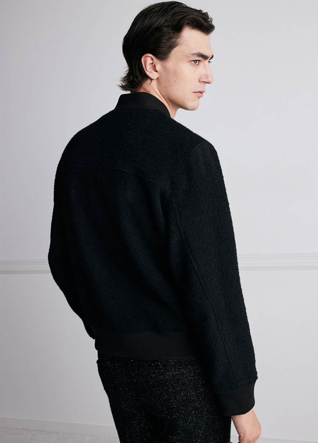 Черная демисезонная куртка H&M