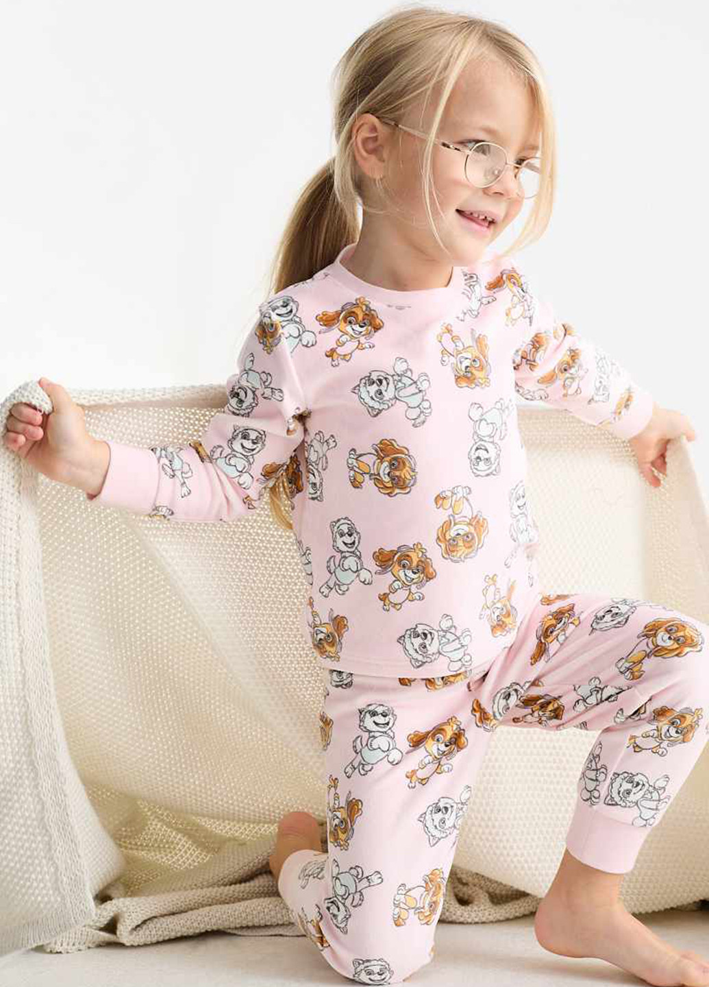 Светло-розовая всесезон пижама (лонгслив, брюки) лонгслив + брюки C&A