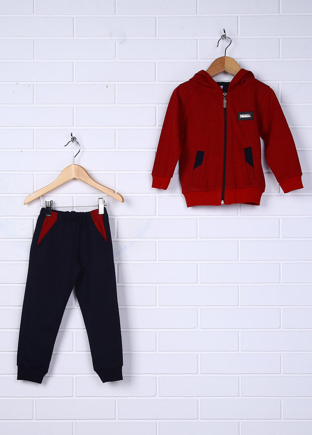 Бордовый демисезонный костюм (кофта, брюки) Deco