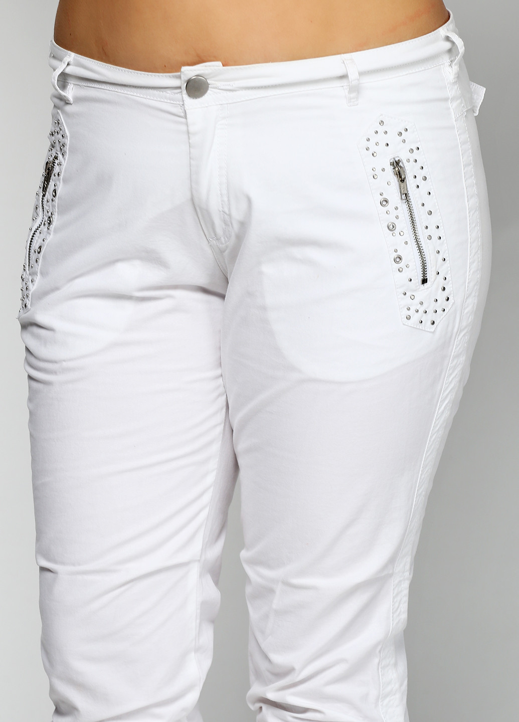 Белые кэжуал демисезонные зауженные брюки CARLA F