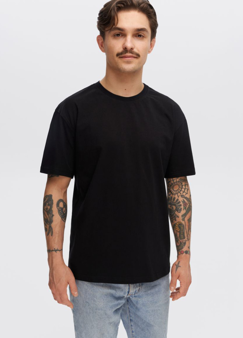 Черная футболка JUL