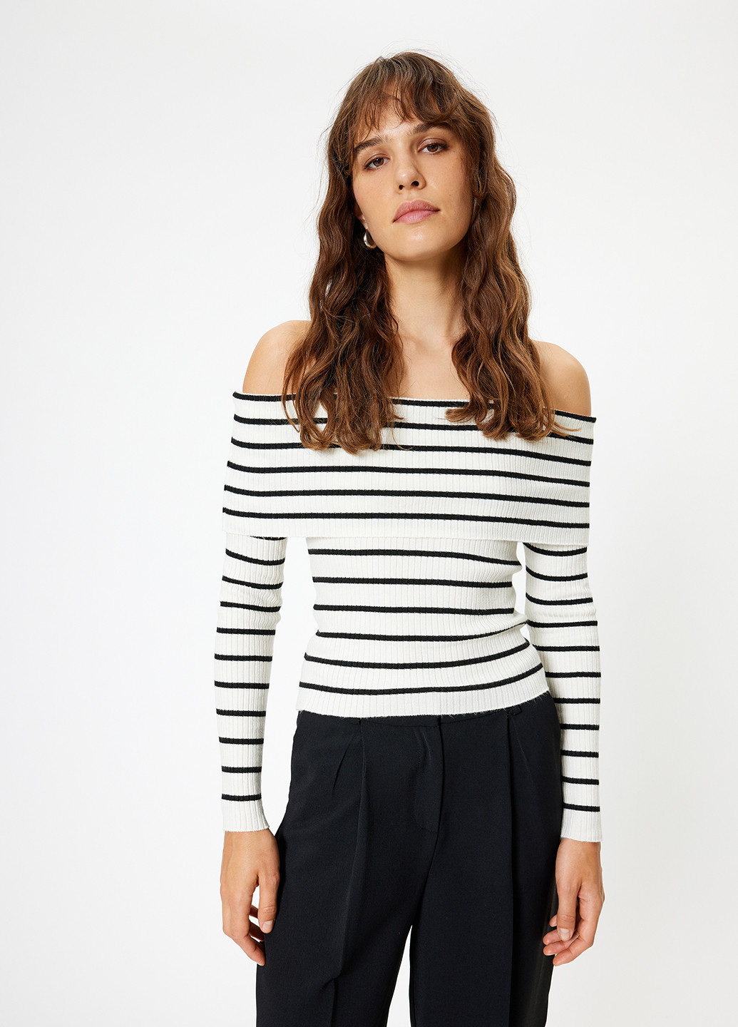 Черно-белый демисезонный свитер KOTON