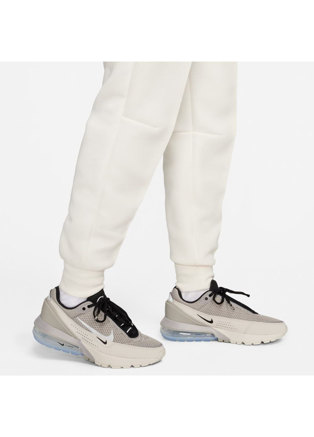 Светло-бежевые спортивные демисезонные джоггеры брюки Nike