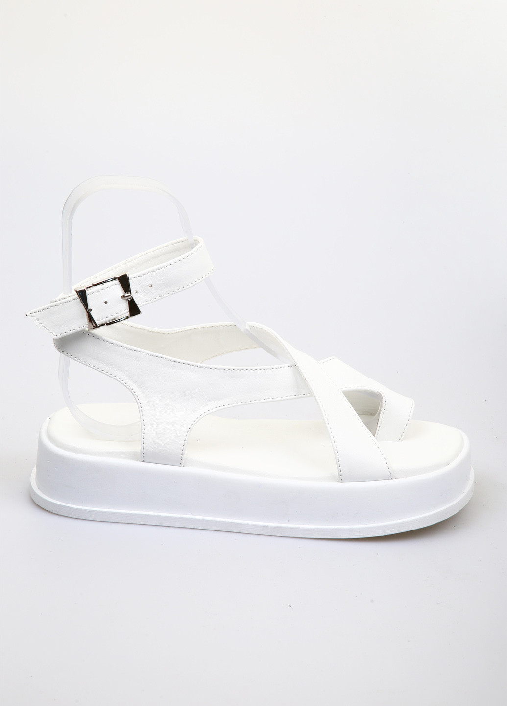Белые босоножки Bizoni с ремешком