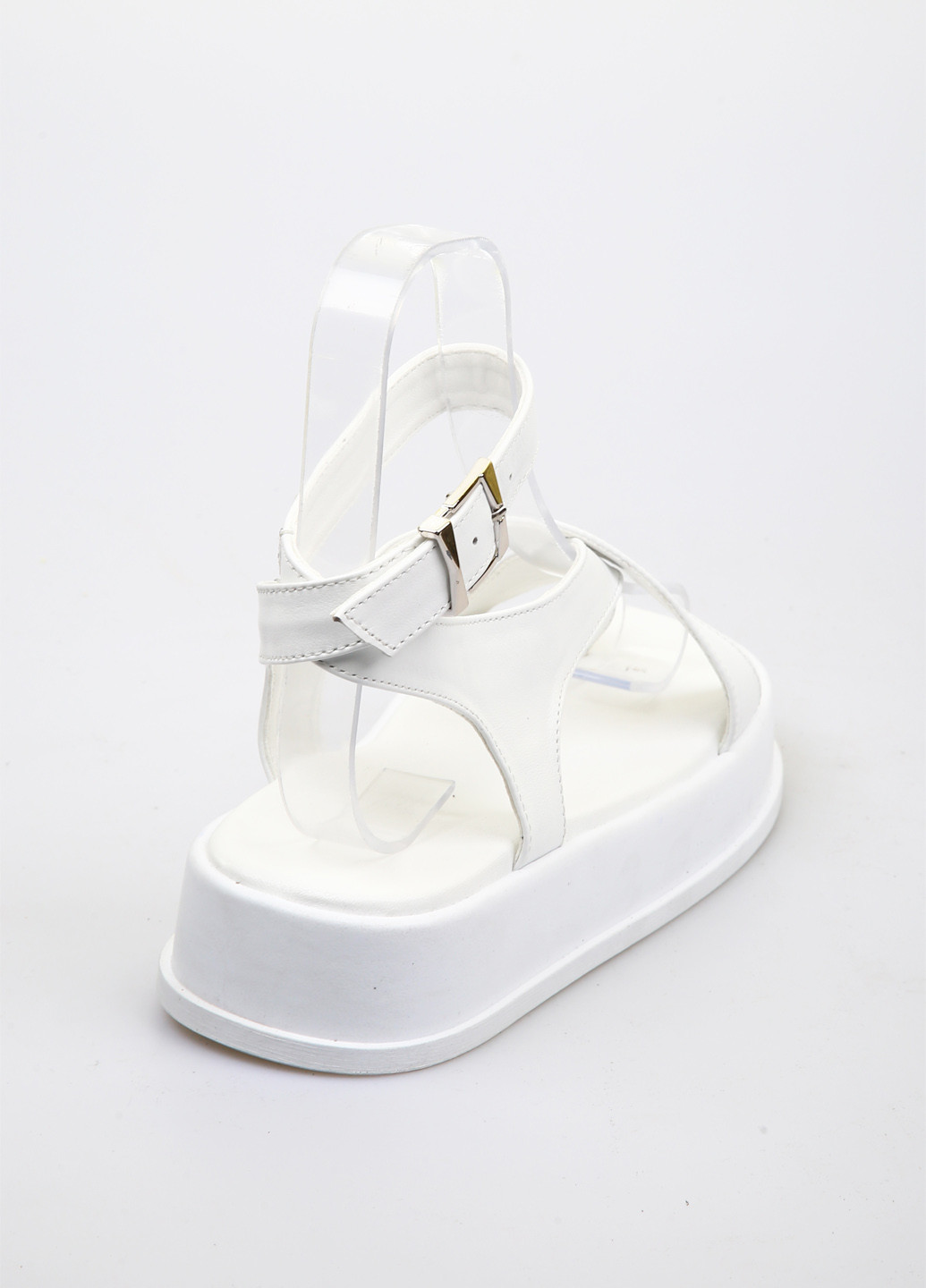 Белые босоножки Bizoni с ремешком