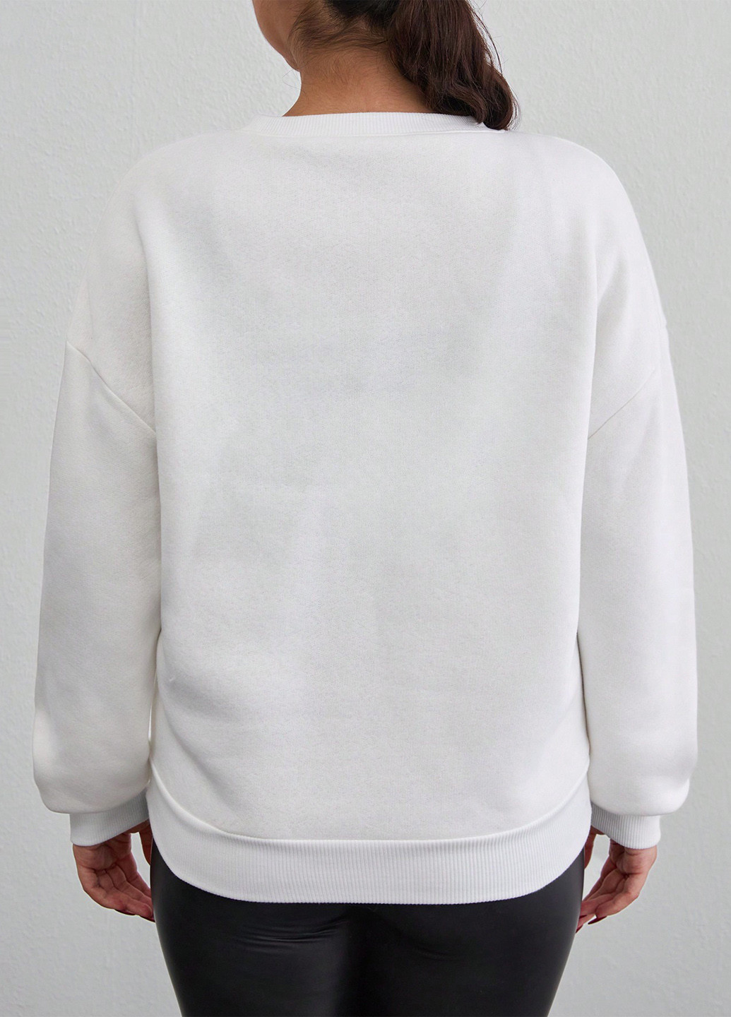 Белый свитшот SHEIN рисунок аппликация, вышивка (337833802)