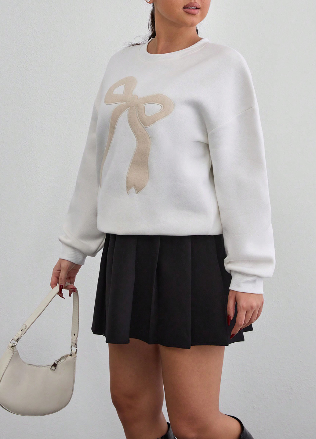Белый свитшот SHEIN рисунок аппликация, вышивка (337833802)