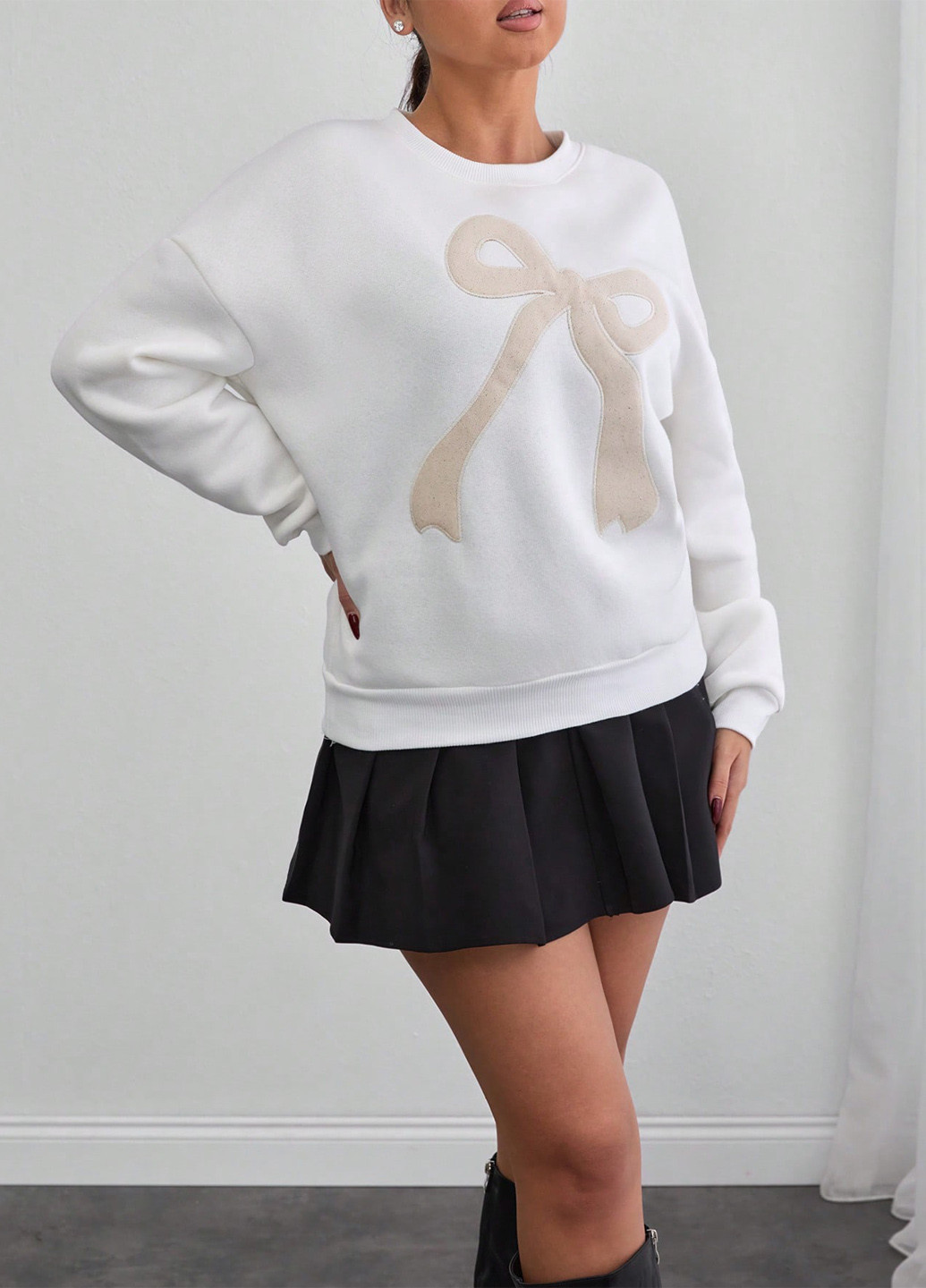 Белый свитшот SHEIN рисунок аппликация, вышивка (337833802)