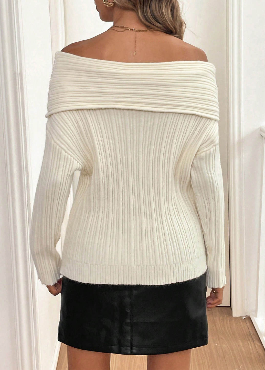 Молочный демисезонный свитер SHEIN