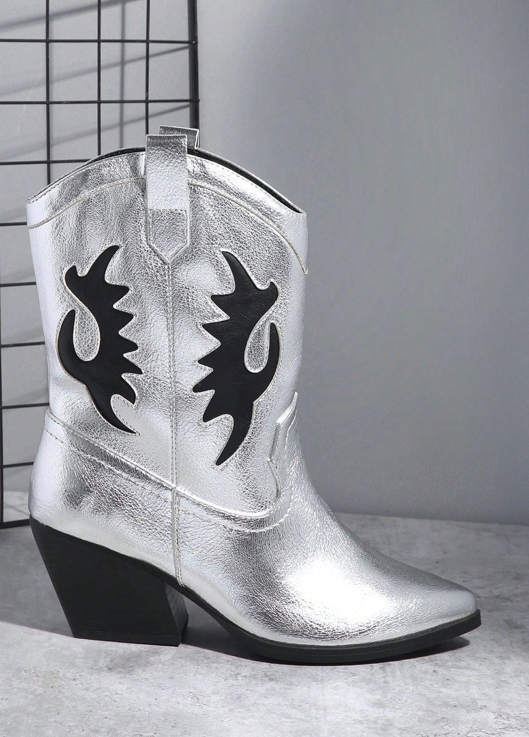 Серебристые осенние полусапоги SHEIN