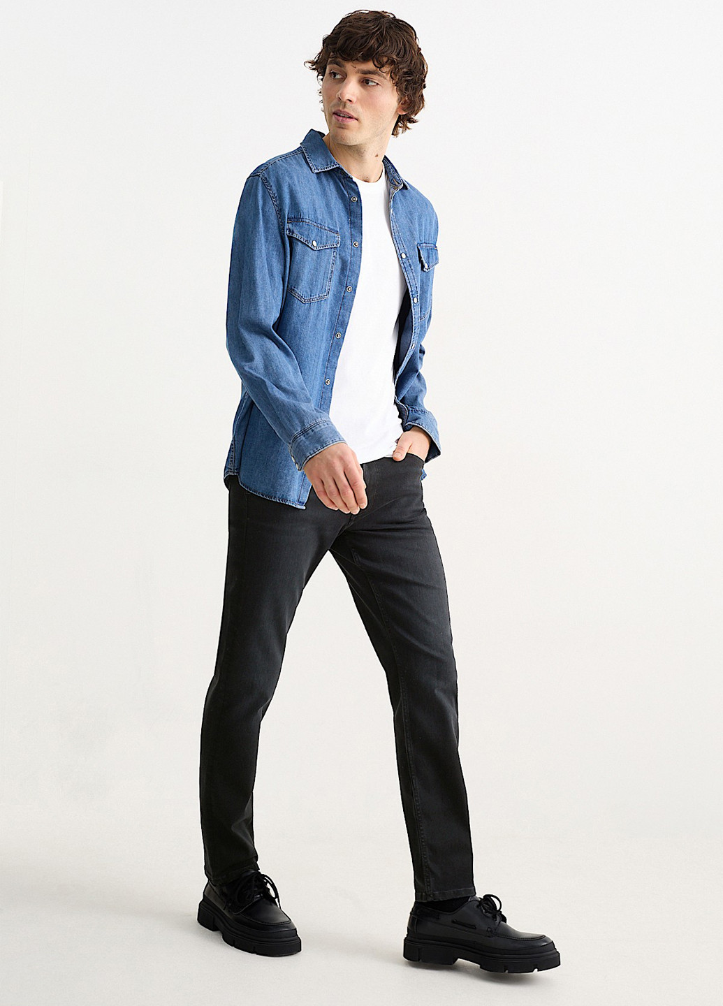 Черные демисезонные зауженные джинсы C&A