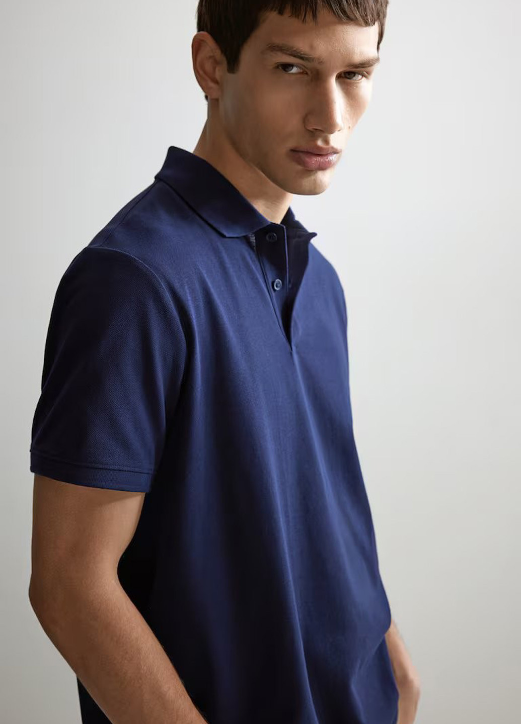 Темно-синяя футболка-поло для мужчин H&M однотонная