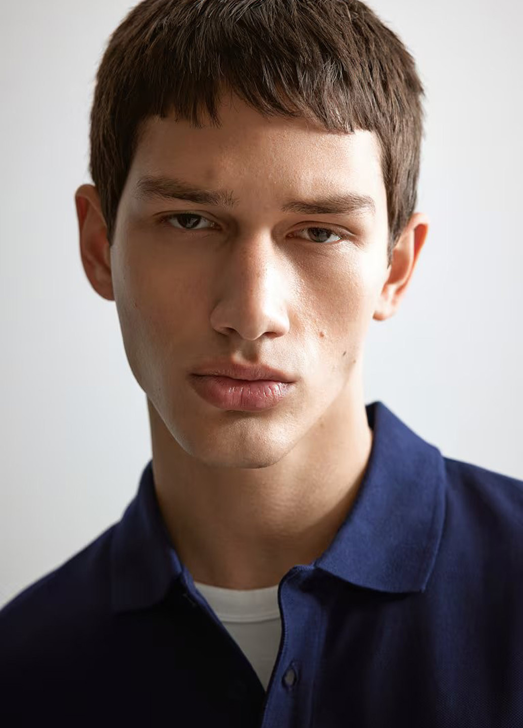 Темно-синяя футболка-поло для мужчин H&M однотонная