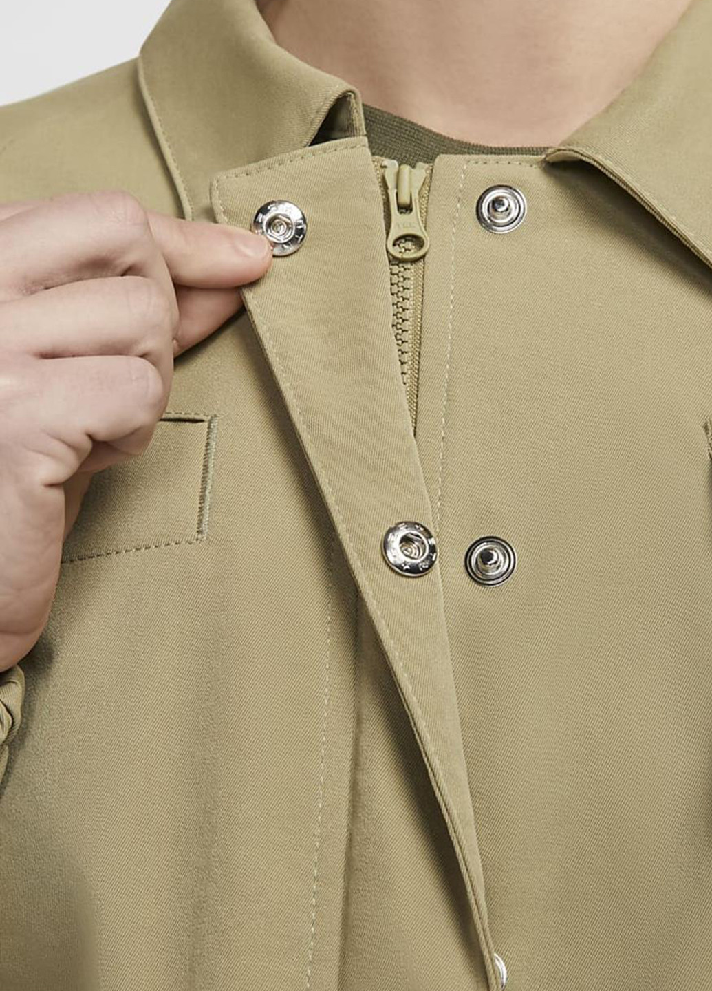 Оливковая демисезонная куртка fd1130-276 Nike Sportswear Swoosh Jacket