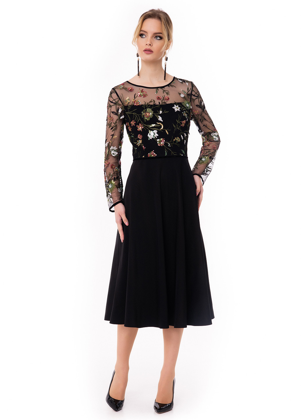 Черное коктейльное платье клеш Iren Klairie с цветочным принтом