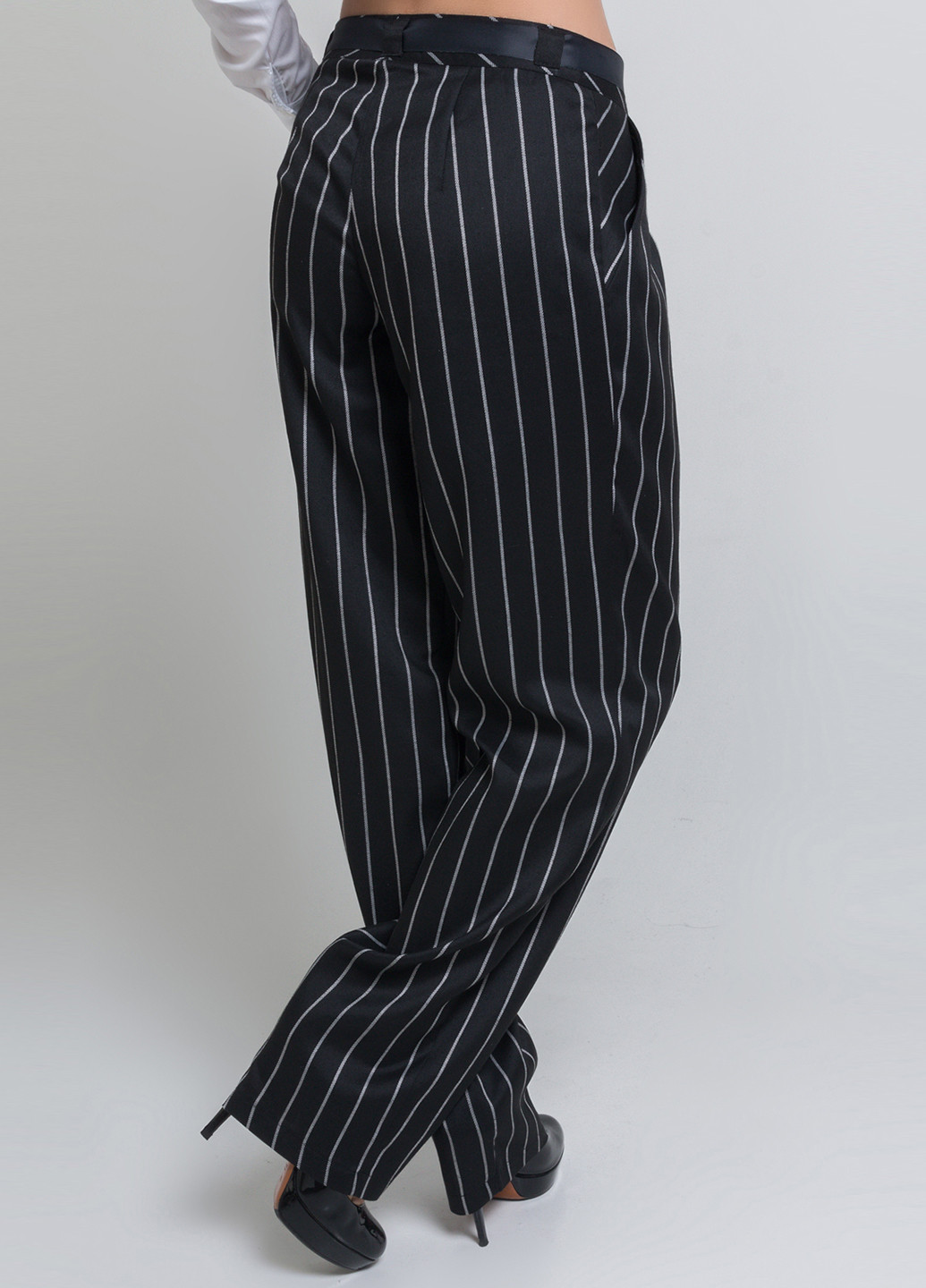 Черные кэжуал демисезонные брюки Azuri