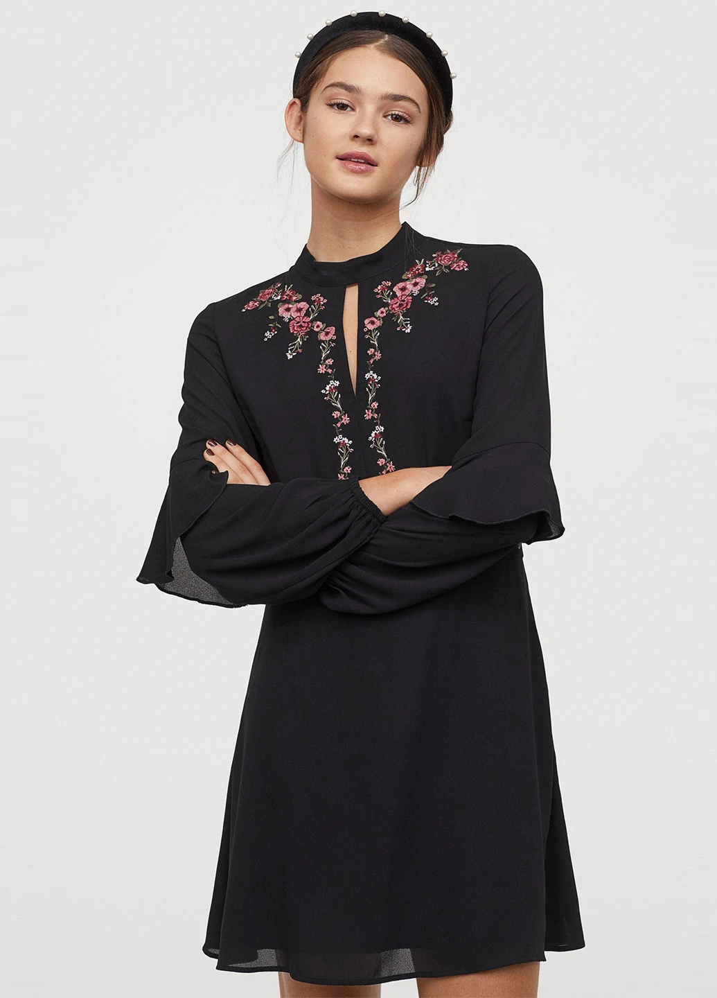 Черное платье демисезон H&M с орнаментом