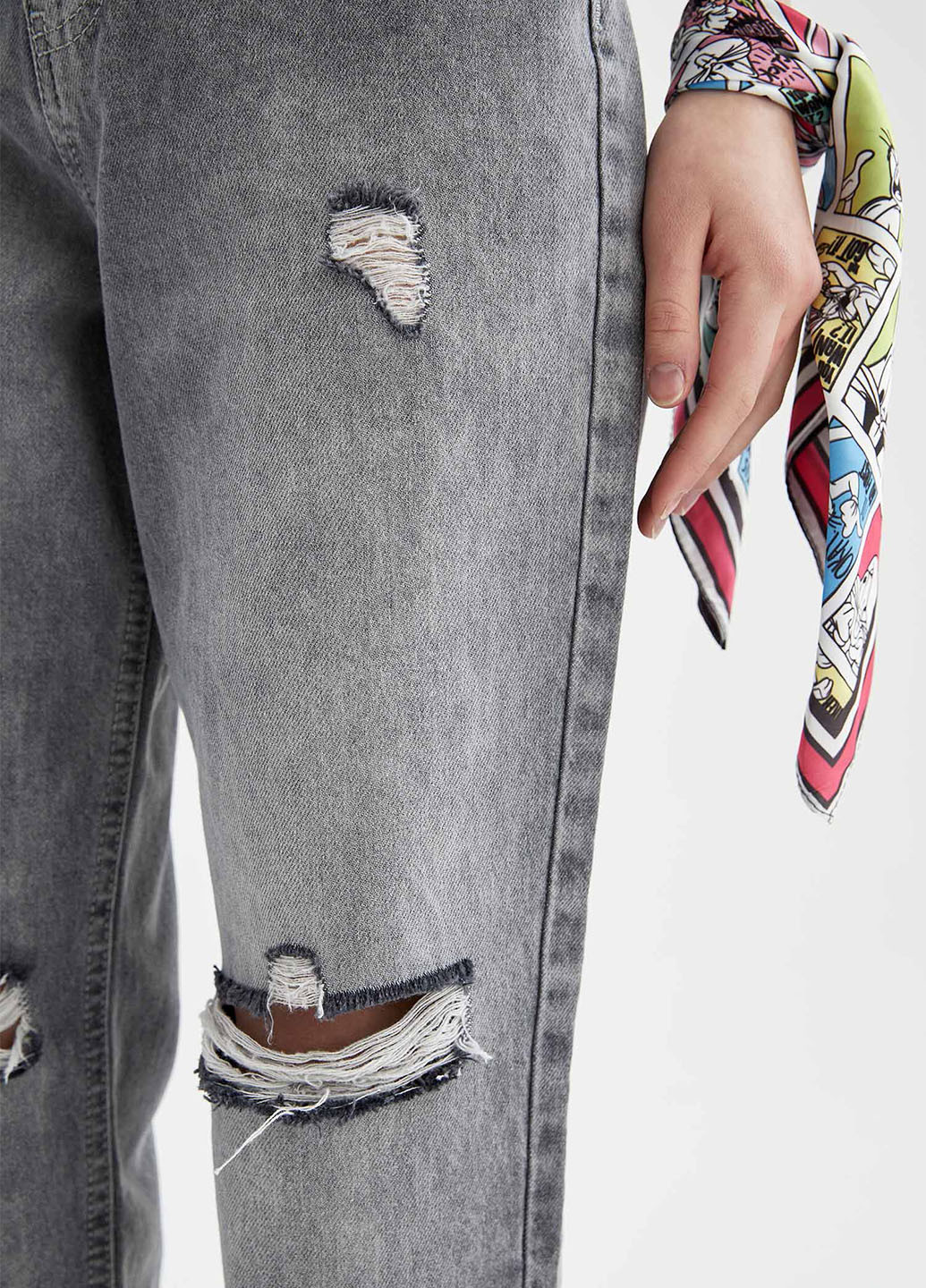 Штани DeFacto завужені, вкорочені сірі джинсові бавовна