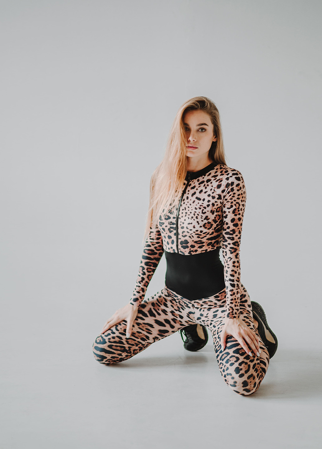 Комбинезон Asalart комбинезон-брюки леопардовый темно-бежевый спортивный полиэстер, бифлекс