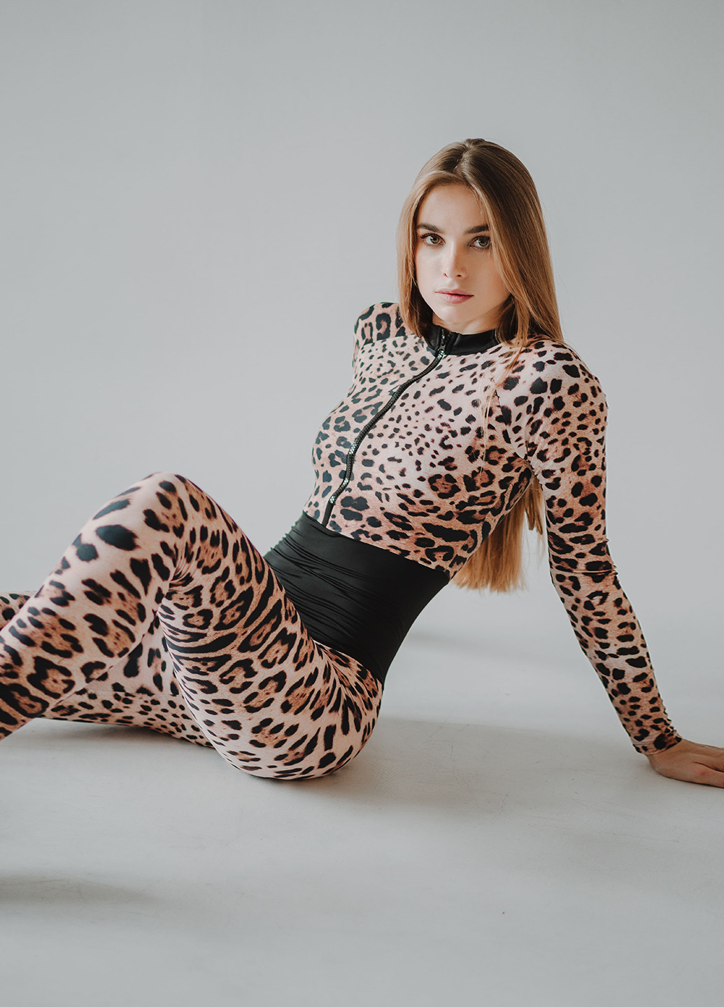 Комбинезон Asalart комбинезон-брюки леопардовый темно-бежевый спортивный полиэстер, бифлекс
