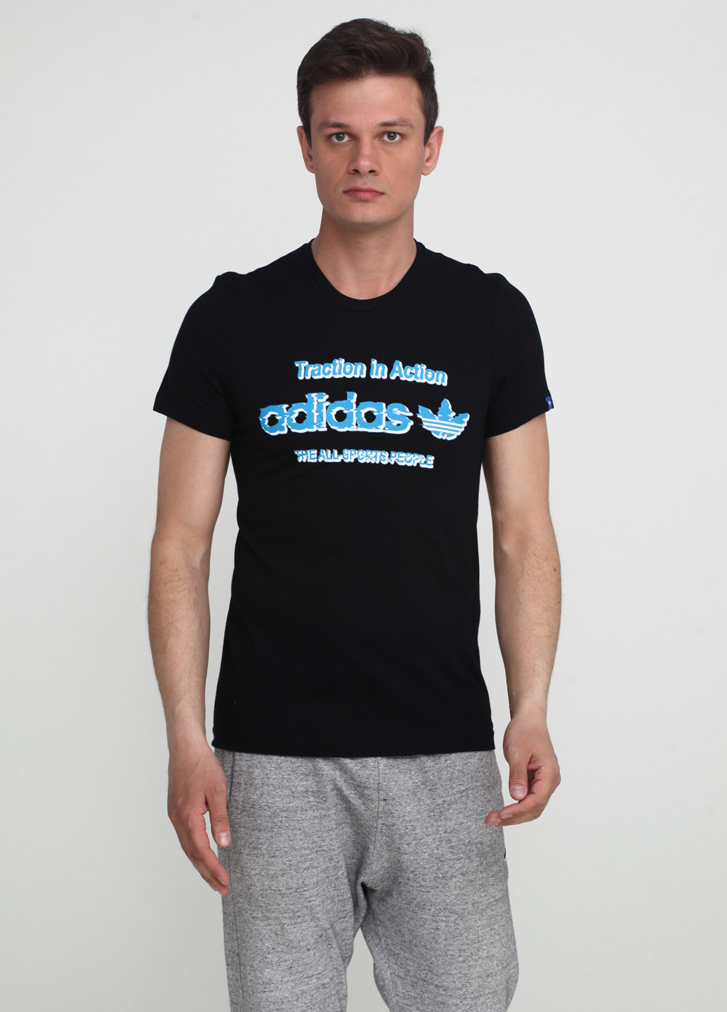 Черная футболка adidas