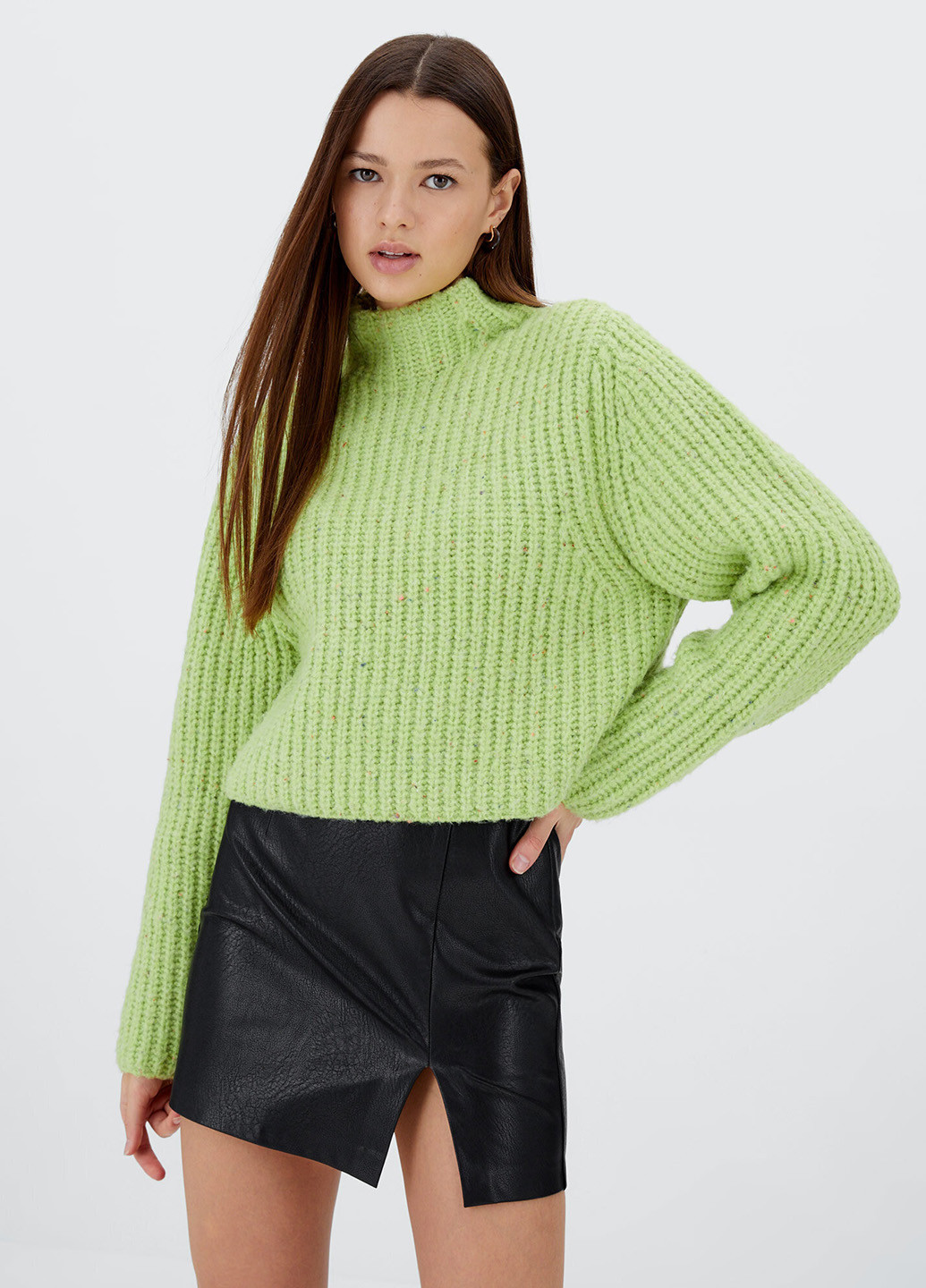 Салатовий демісезонний светр Stradivarius