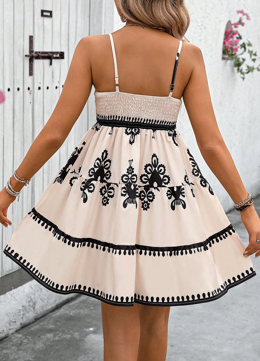 Кремова кежуал сукня з відкритою спиною SHEIN з малюнком