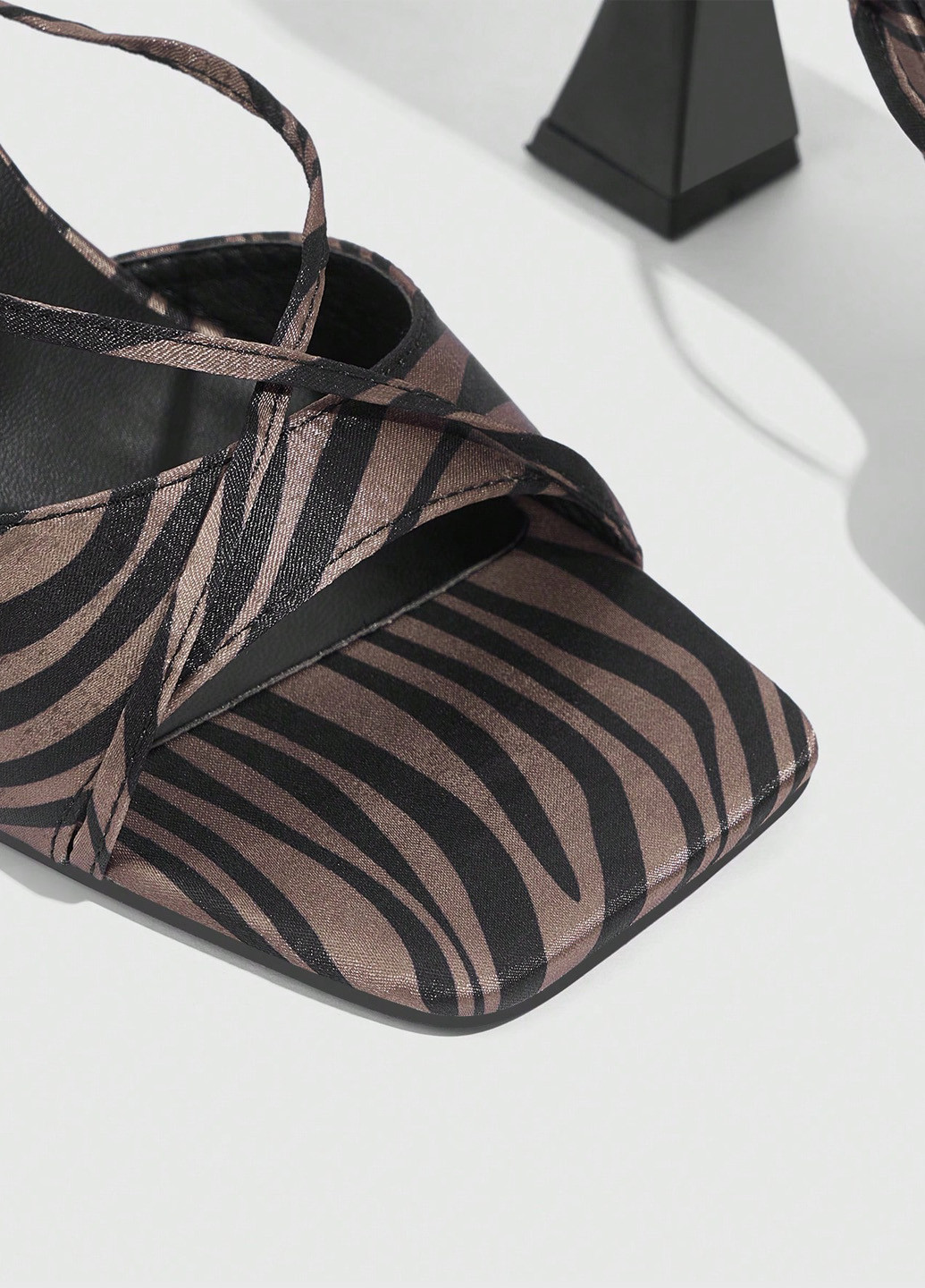 Бронзовые босоножки SHEIN