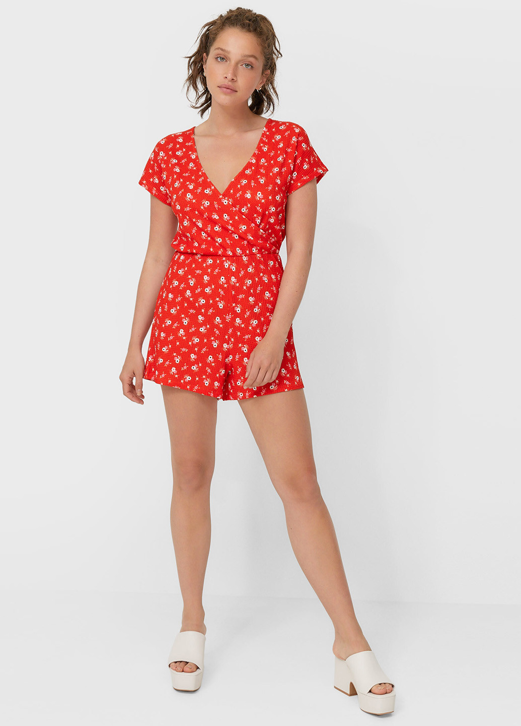 Комбинезон Stradivarius комбинезон-шорты цветочный красный кэжуал полиэстер