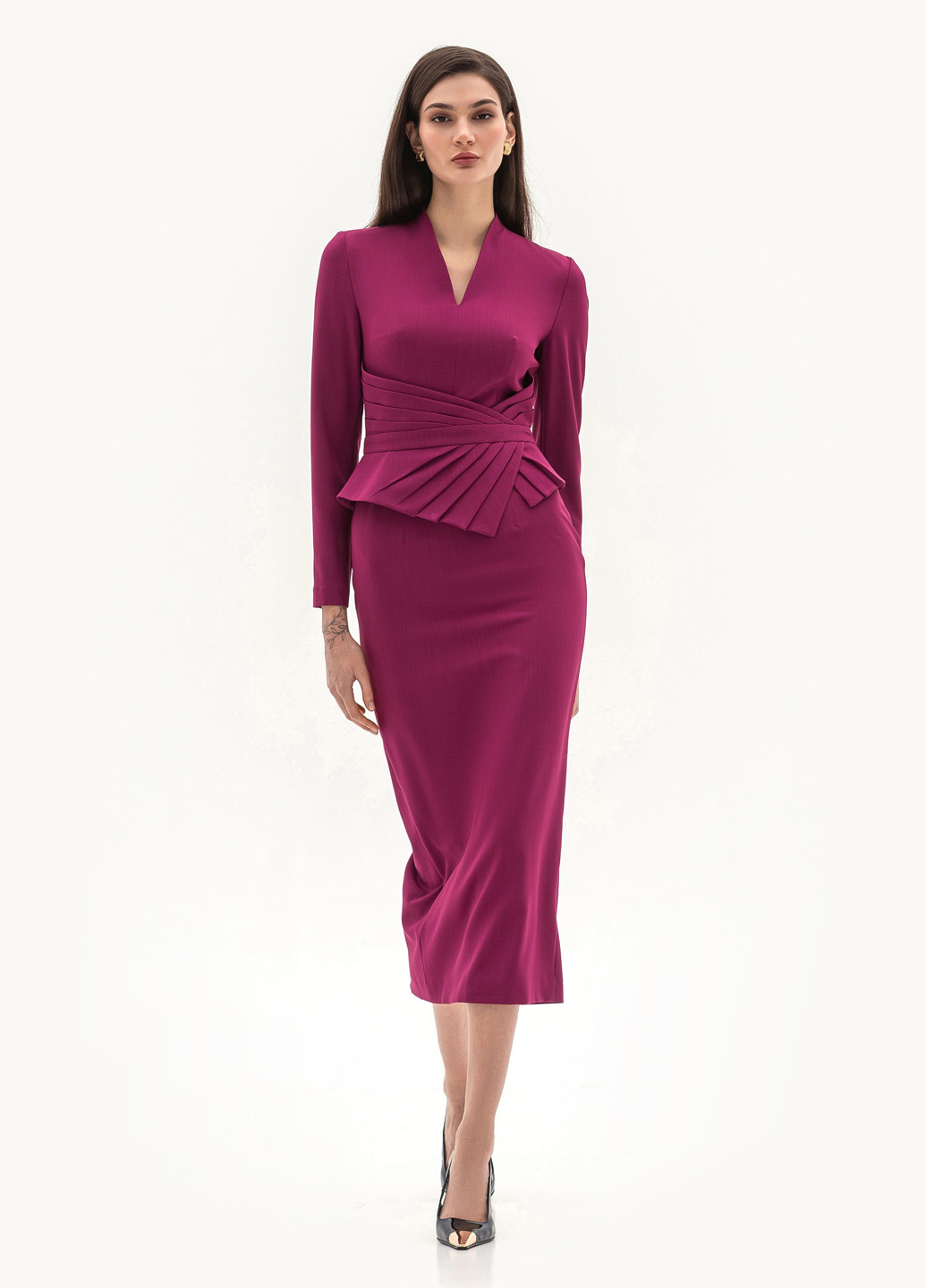 Фуксиновое (цвета Фуксия) деловое, кэжуал платье силуэтная BGL однотонное