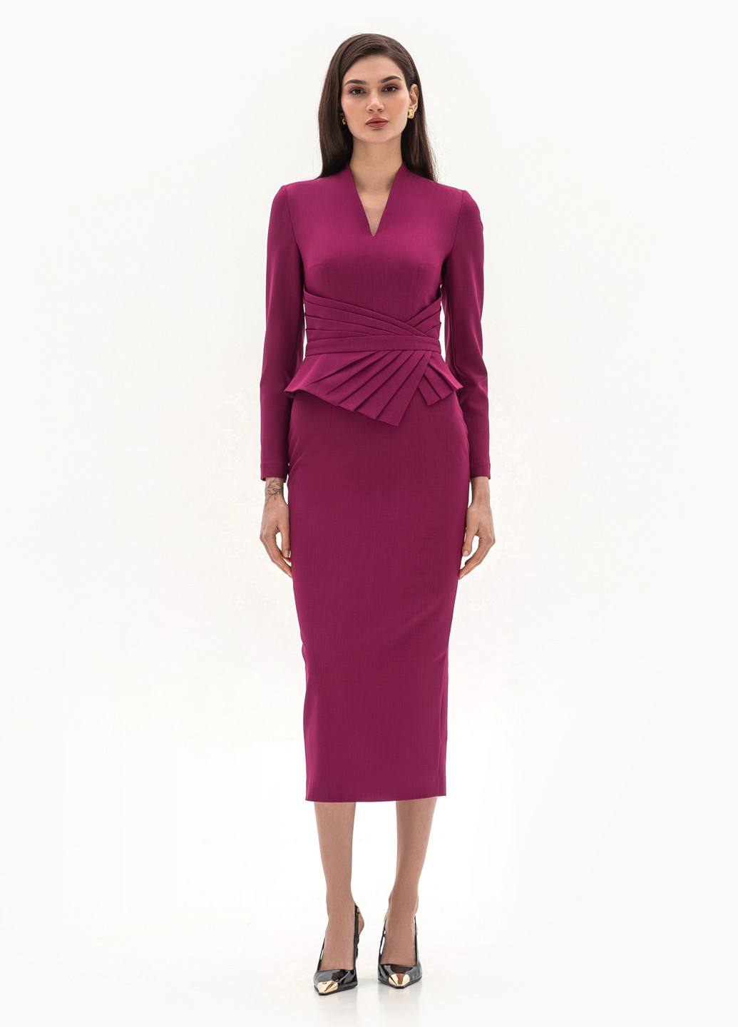 Фуксиновое (цвета Фуксия) деловое, кэжуал платье силуэтная BGL однотонное